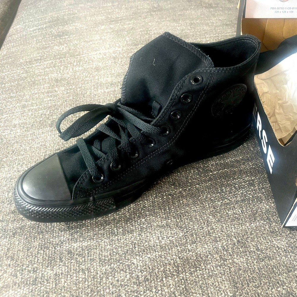 Chuck Taylor/ Converse Black High Top Men’s/Women’s NIB
